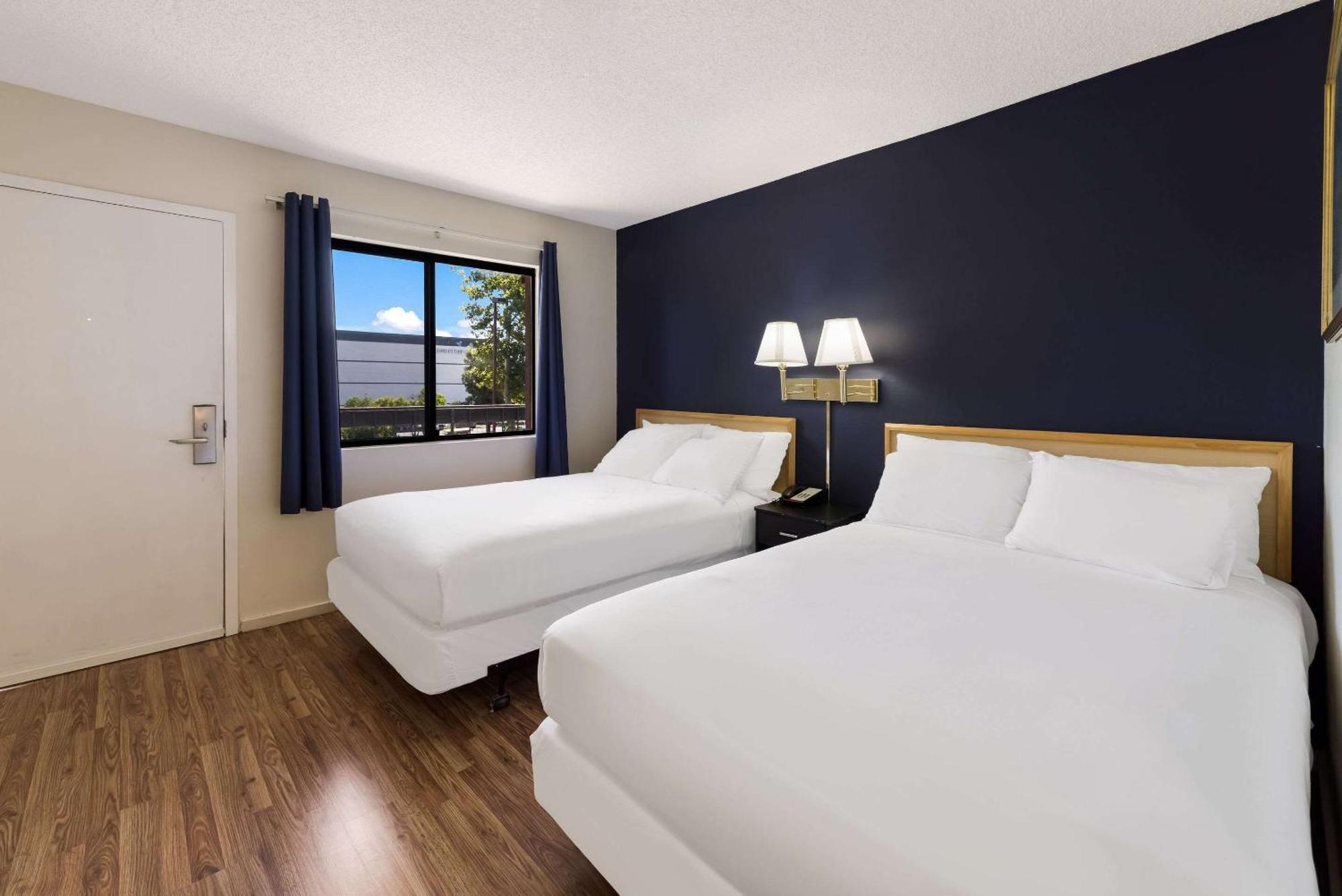 Rodeway Inn Livermore Exterior photo